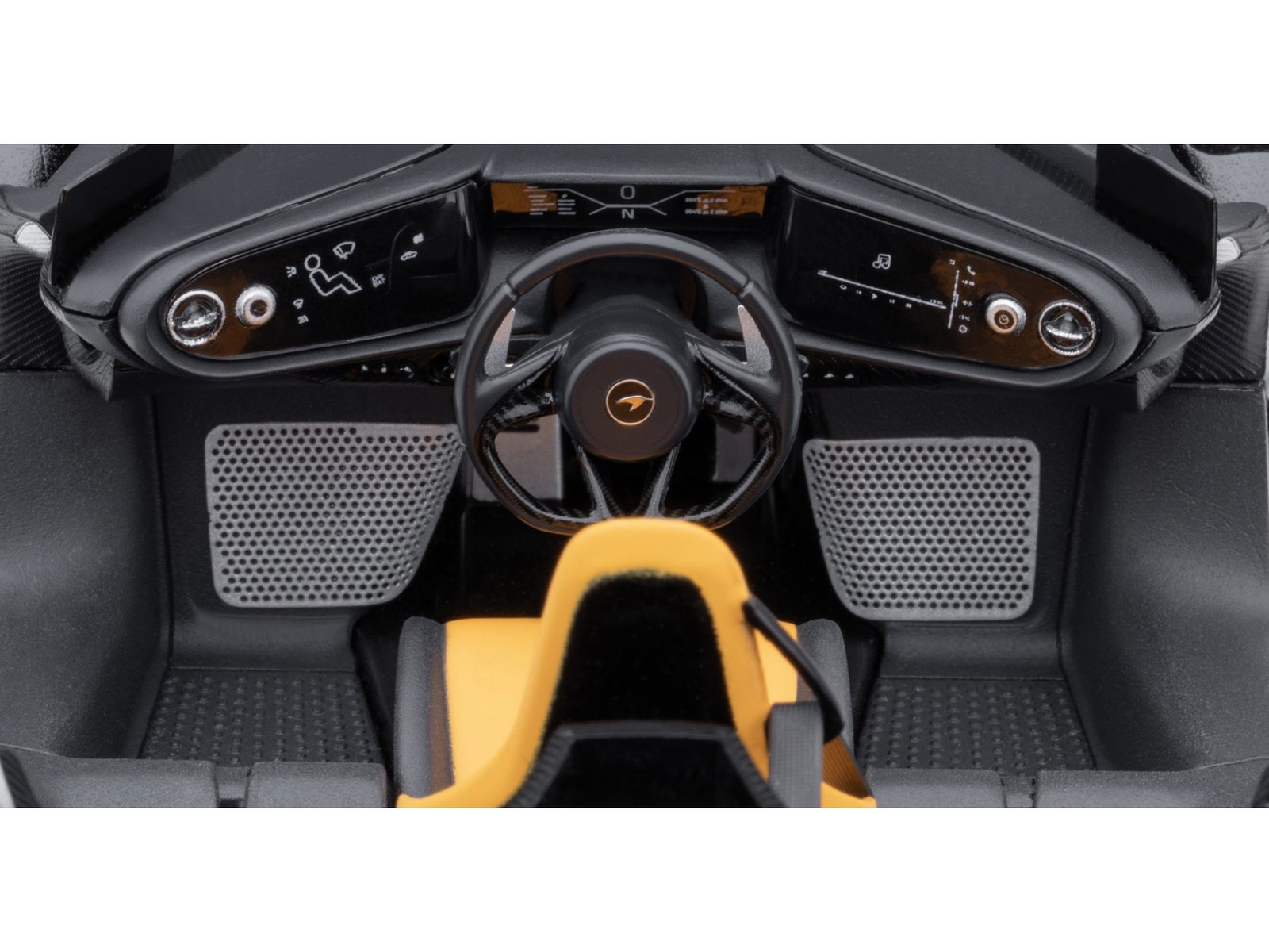 McLaren Speedtail Supernova Silver Metallic with Black Top and Suitcase Accessories 1/18 Model Car by Autoart - Image 3